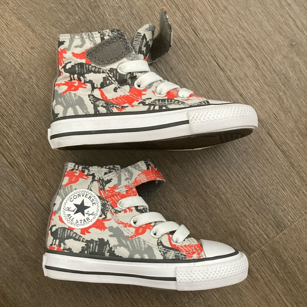 NWOT Chuck Taylor All Star Dinosaur Print